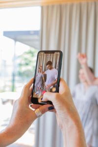s-o-c-i-a-l-c-u-t-8IhR5aunsko-unsplash